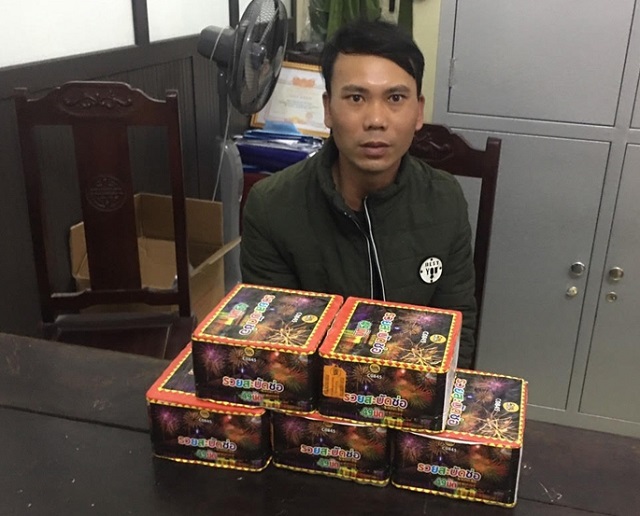 Thanh Hóa: Tạm giữ hình sự đối tượng vận chuyển trái phép 8,5 kg pháo nổ