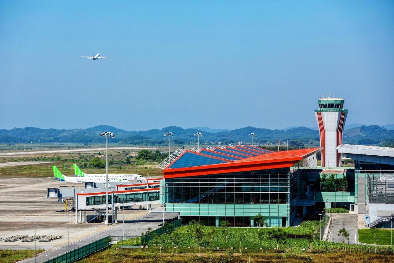 Đến hiện tại, dù còn gặp nhiều khó khăn song sân bay Vân Đồn cùng 2 hãng hàng không là Vietjet Air và Bamboo Airways vẫn khai thác ổn định đường bay Vân Đồn – TP.HCM với tần suất 1-2 chuyến khứ hồi vào các ngày trong tuần