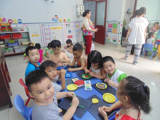 Trẻ sinh hoạt tại một cơ sở giáo dục ngoài công lập trên địa bàn quận Tân Phú, TPHCM. Ảnh: Thu Tâm