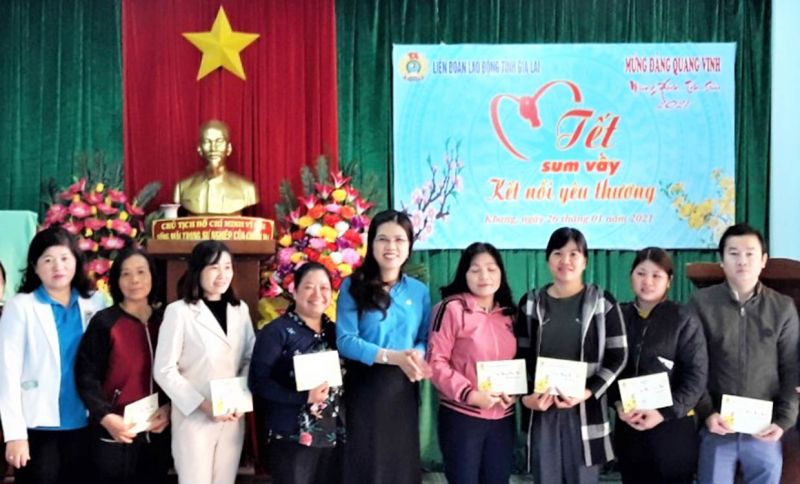 Gia Lai: Liên đoàn Lao động tỉnh tổ chức chương trình "Tết sum vầy - Kết nối yêu thương" cho người lao động