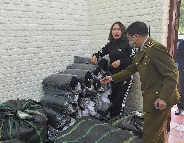 Hải Dương: Xử phạt 3 hộ kinh doanh giày dép, túi xách nhập lậu