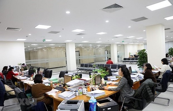 Hoạt động nghiệp vụ kế toán kiểm soát chi tại Kho bạc Nhà nước Hà Nội (Ảnh: Phạm Hậu/TTXVN)