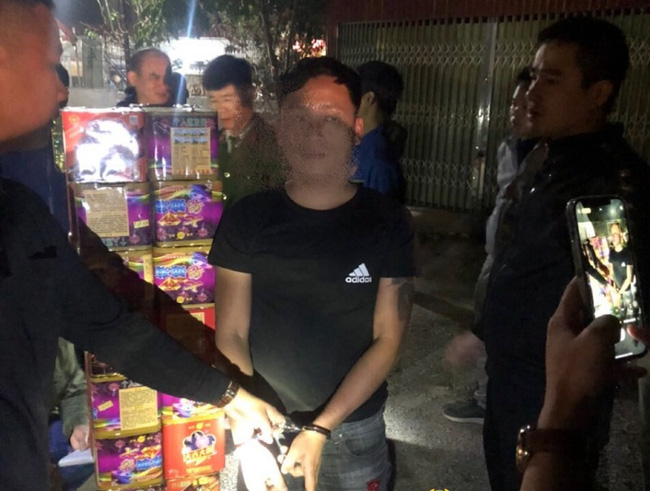 Lạng Sơn: Bắt giữ đối tượng dùng xe container chở pháo lậu