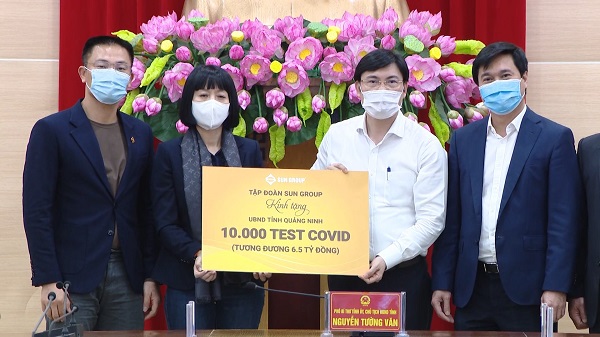 Sun Group tặng Quảng Ninh 10.000 test xét nghiệm Covid-19