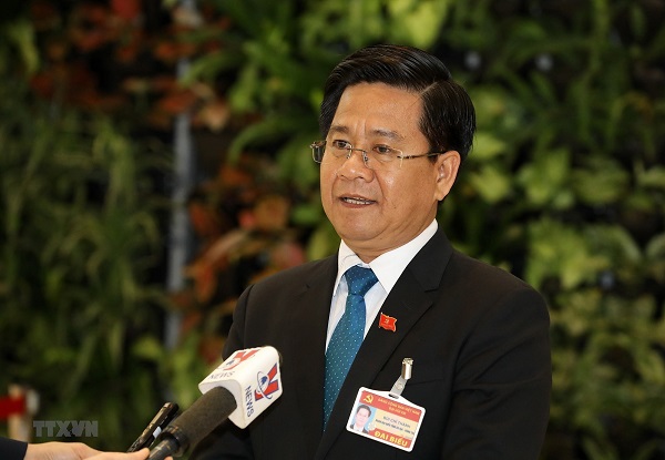 Đồng chí Bùi Chí Thành (Đoàn đại biểu Đảng bộ tỉnh Bà Rịa-Vũng Tàu) trả lời phỏng vấn (Ảnh: TTXVN)
