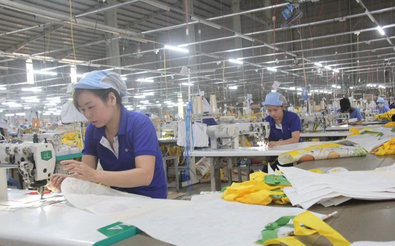 Người lao động tại một doanh nghiệp trong Khu công nghiệp Hòa Phú (TP. Buôn Ma Thuột). (Ảnh minh họa)