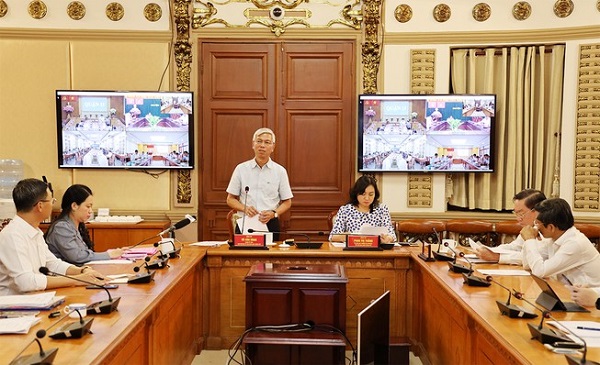 Chiều ngày 28/1, ông Võ Văn Hoan, Phó Chủ tịch UBND TP.HCM chủ trì cuộc họp giao ban trực tuyến về tình hình dịch bệnh trên địa bàn TP
