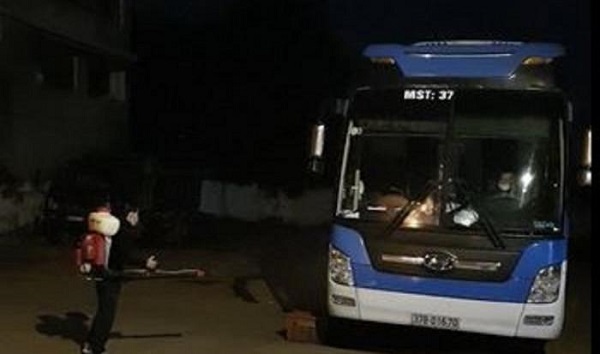 Bắt giữ xe khách chạy trái tuyến chở người từ vùng dịch về Nghệ An