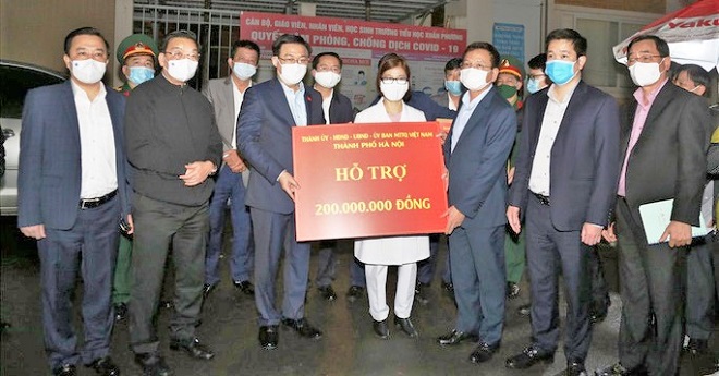 Bí thư Thành ủy Hà Nội Vương Đình Huệ: Kiểm tra nơi cách ly tại trường Tiểu học Xuân Phương