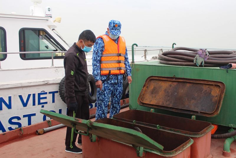 Cảnh sát biển mới đây đã tạm giữ tàu chở 45.000 lít dầu DO không rõ nguồn gốc tại khu vực biển giáp ranh gữa Hải Phòng – Quảng Ninh