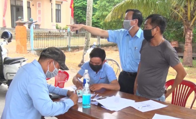 Người dân Quảng Trị khai báo y tế, xét nghiệm Covid-19