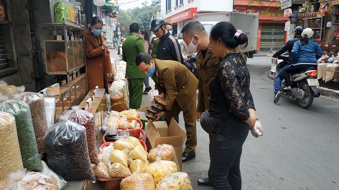 Lực lượng QLTT tỉnh Nam Định đang tiến hành kiểm tra kiểm soát thị trường trên địa bản tỉnh