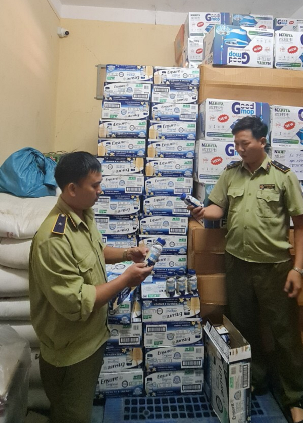 Lực lượng chức năng kiểm đếm hàng hóa vi phạm