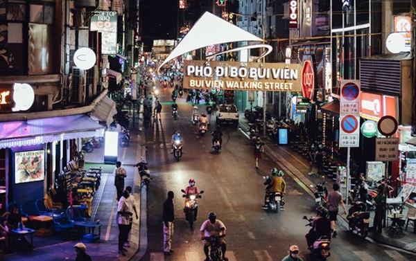 Phong tỏa quán cà phê trên phố Bùi Viện liên quan ca mắc Covid-19