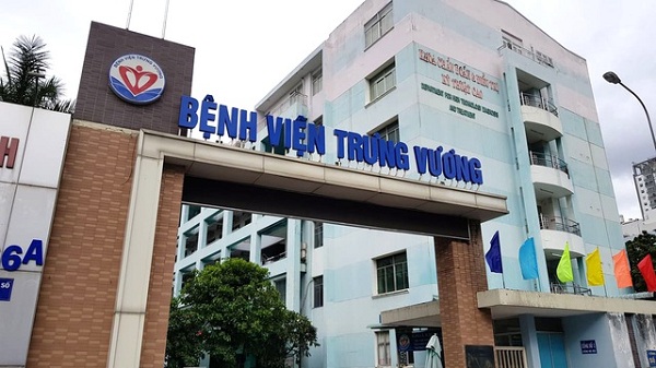 TP. HCM: Bác sĩ Bệnh viện Trưng Vương phẫu thuật thẩm mỹ ‘chui’