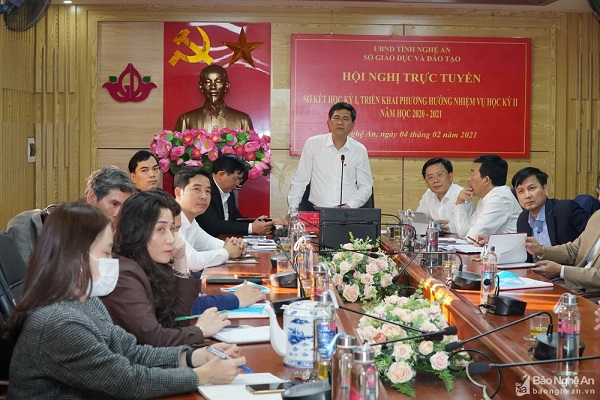 GS. TS Thái Văn Thành - Ủy viên BCH Đảng bộ tỉnh, Giám đốc Sở GD&ĐT Nghệ An chủ trì hội nghị trực tuyến