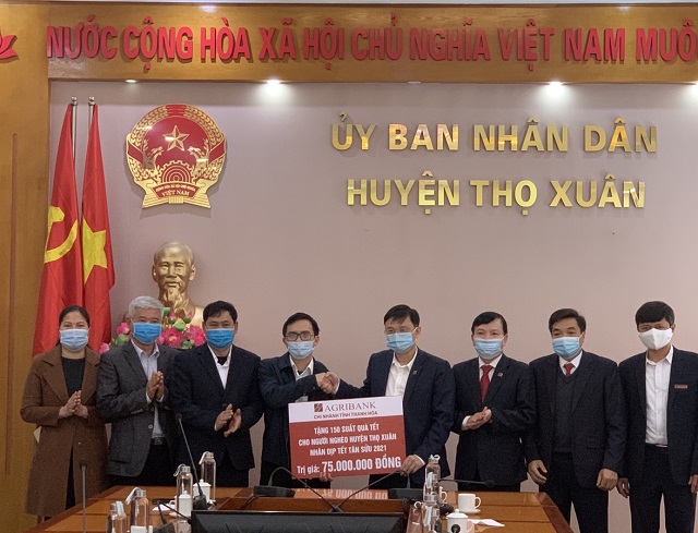 Agribank Thanh Hóa trao 1.200 suất quà cho hộ nghèo, gia đình chính sách