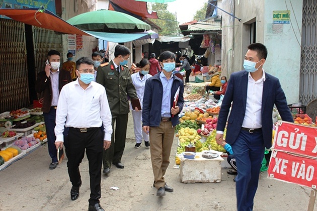 Chủ tịch UBND huyện Phú Xuyên Nguyễn Xuân Thanh kiểm tra công tác phòng chống dịch Covid-19