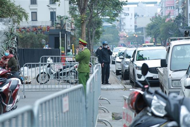 Hà Nội: Bé 10 tháng bị nhiễm Covid-19 do lây từ mẹ ở Nam Từ Liêm