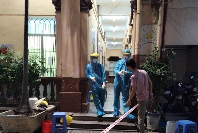 TP.HCM ghi nhận thêm 24 ca dương tính với SARS-CoV-2, cơ quan chức năng họp khẩn