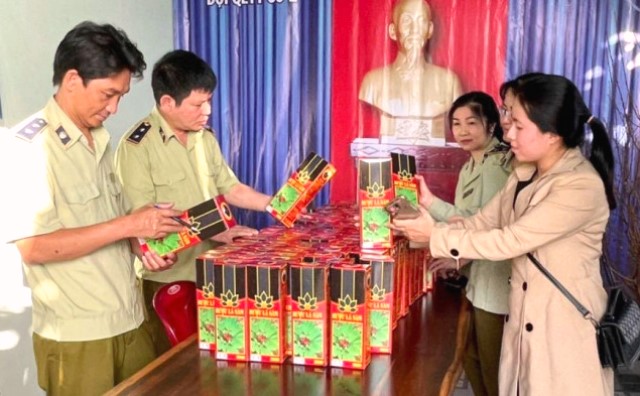 Lực lượng Quản lý Thị trường tỉnh Kon Tum phát hiện rượu sâm Ngọc Linh Kon Tum sản xuất ở tỉnh Quảng Nam đem lên Kon Tum tiêu thụ.