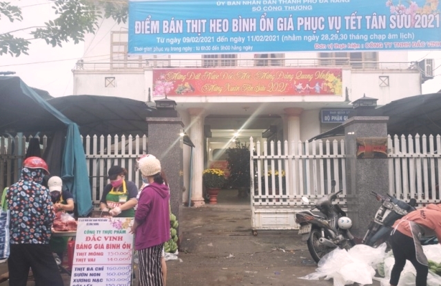 Điểm bán thịt heo bình ổn giá tại chợ Hòa Khánh (quận Liên Chiểu, TP. Đà Nẵng)