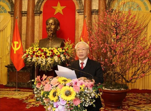 Tổng Bí thư, Chủ tịch nước Nguyễn Phú Trọng chúc Tết các đồng chí lãnh đạo và nguyên lãnh đạo Đảng, Nhà nước (Ảnh: TTXVN)