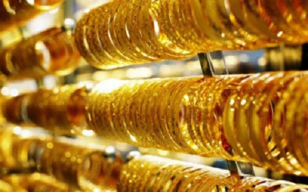 Nhu cầu mua vàng ngày Tết tăng, vàng trong nước vọt lên 57,4 triệu đồng