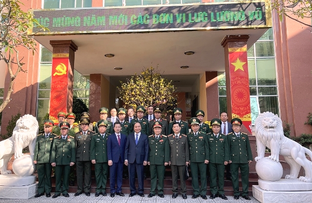Thủ tướng Nguyễn Xuân Phúc và Bí thư Thành ủy Đà Nẵng thăm chúc Tết các lực lượng vũ trang