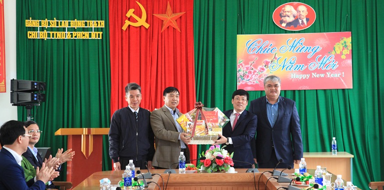 Chủ tịch UBND tỉnh Vĩnh Phúc Lê Duy Thành thăm, chúc tết một số đơn vị trên địa bàn tỉnh