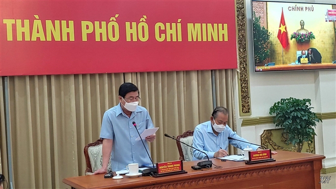 Chủ tịch UBND TP.HCM Nguyễn Thành Phong phát biểu tại cuộc họp.
