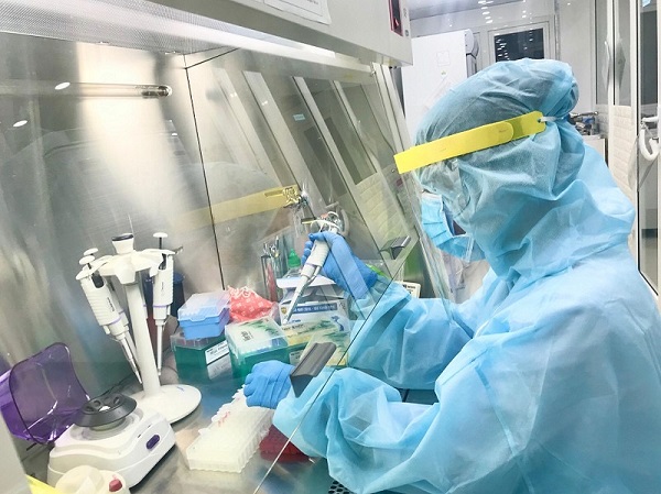 Hơn 1.000 mẫu xét nghiệm nhân viên bốc xếp sân bay Tân Sơn Nhất âm tính Covid-19