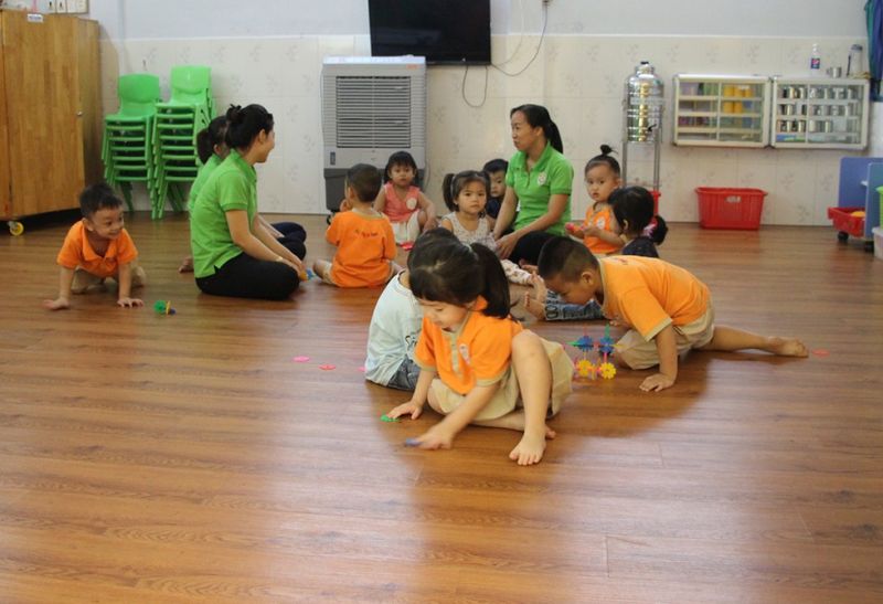 Nghỉ học thời Covid-19, nhiều phụ huynh xoay xở tìm người trông giúp con Nghỉ học thời Covid-19, nhiều phụ huynh xoay xở tìm người trông giúp con