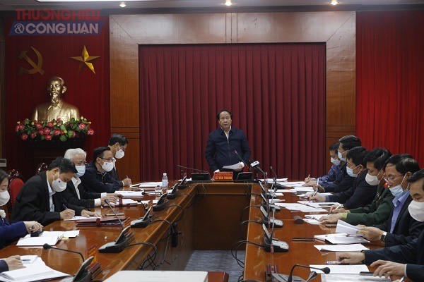 Đồng chí Lê Văn Thành, Bí thư Thành ủy, Chủ tịch HĐND TP Hải Phòng phát biểu tại cuộc họp