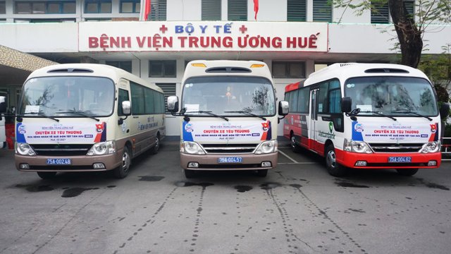 Chuyến xe yêu thương đưa bệnh nhân về quê đón tết