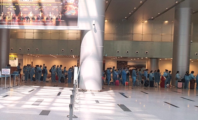 Đà Nẵng tổ chức tiếp nhận, cách ly y tế đối với 56 chuyên gia của Đoàn MIA Hoa Kỳ, đã được Thủ tướng Chính phủ cho phép nhập cảnh vào TP.Đà Nẵng để đến công tác tại Việt Nam. Đà Nẵng tổ chức tiếp nhận, cách ly y tế đối với 56 chuyên gia của Đoàn MIA Hoa Kỳ, đã được Thủ tướng Chính phủ cho phép nhập cảnh vào TP.Đà Nẵng để đến công tác tại Việt Nam.