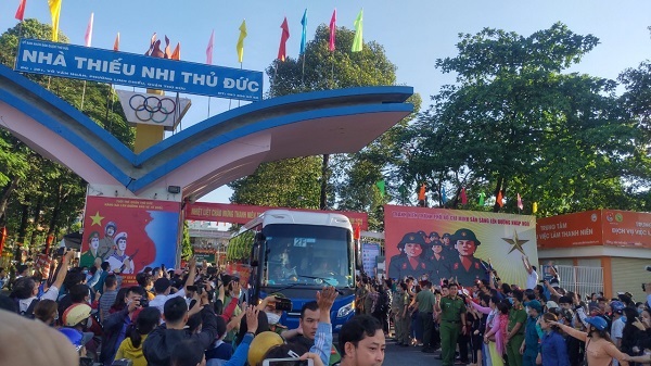 Giám sát chặt thanh niên nhập ngũ để ngăn ngừa dịch COVID-19