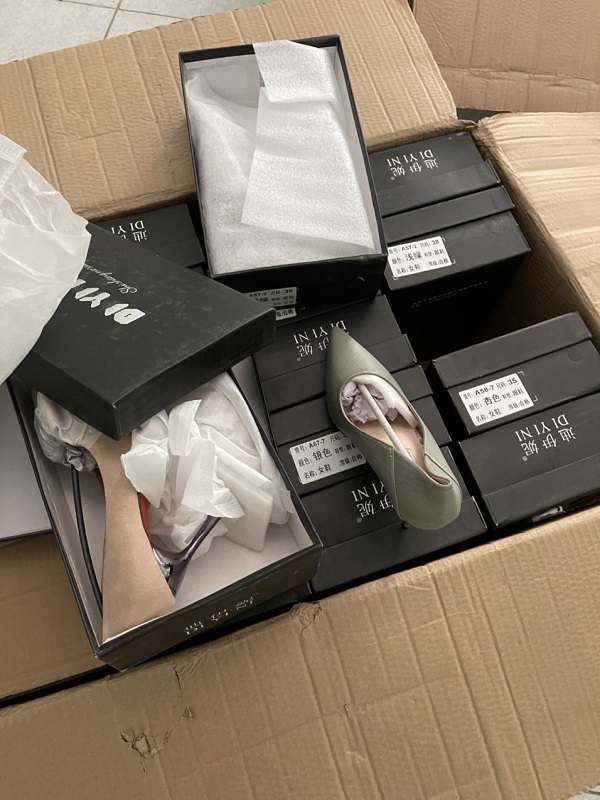 Lào Cai phát hiện 550 đôi giày nữ nhập lậu