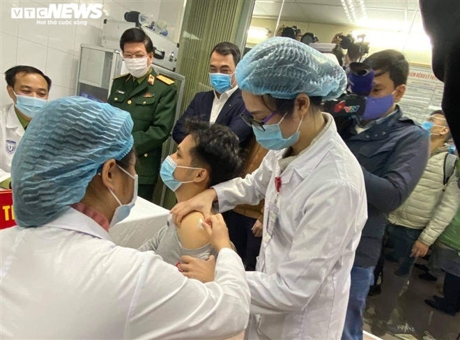50 tình nguyện viên tiêm thử nghiệm giai đoạn 2 vaccine COVID-19 vào sáng mai