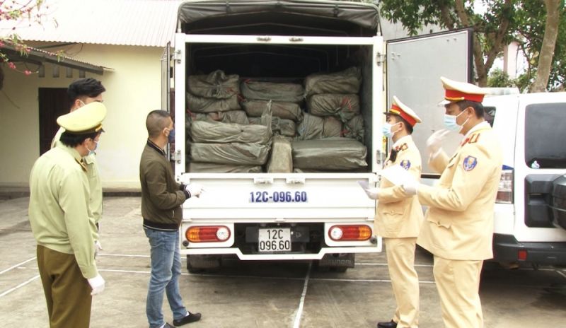 Lạng Sơn: Bắt giữ ô tô mang biển giả chở 2,5 tấn nầm lợn không rõ nguồn gốc
