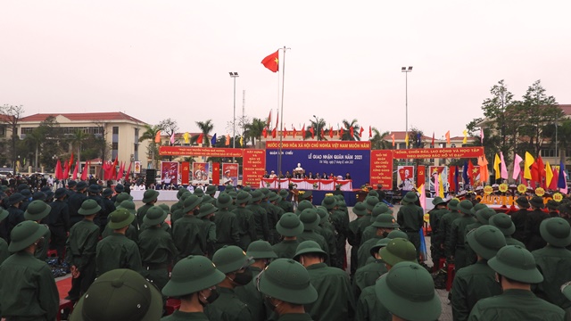 Quan cảnh buổi lễ giao nhận quân tại quận Liên Chiểu- TP. Đà Nẵng