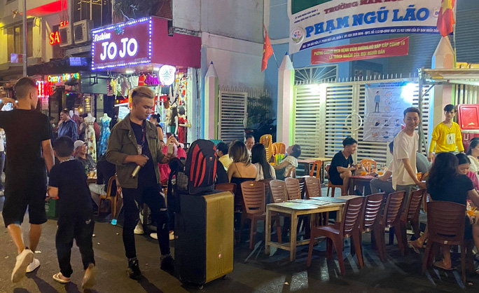 Chủ tịch UBND TPHCM Nguyễn Thành Phong chỉ đạo tăng cường phòng, chống vi phạm tiếng ồn karaoke