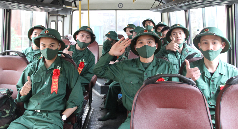 Giao nhận quân tại huyện Hạ Hòa