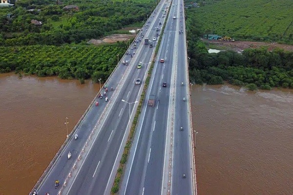 Đề xuất phân lại làn, hạ tốc độ ô tô tối đa còn 60km/giờ khi lưu thông trên cầu Thanh Trì