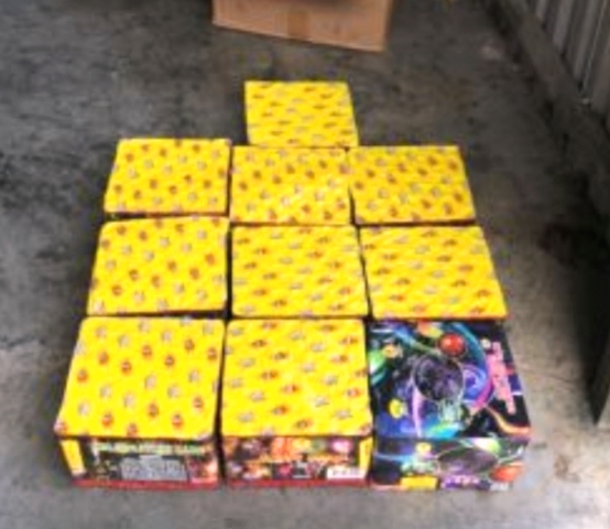 Kon Tum: Phát hiện xe khách vận chuyển pháo lậu