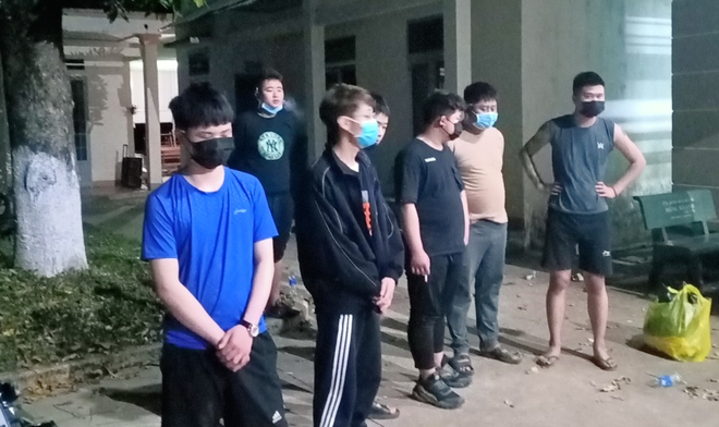 Nhóm người Trung Quốc vượt biên trái phép bị bắt tại huyện Đồng Phú, tỉnh Bình Phước.