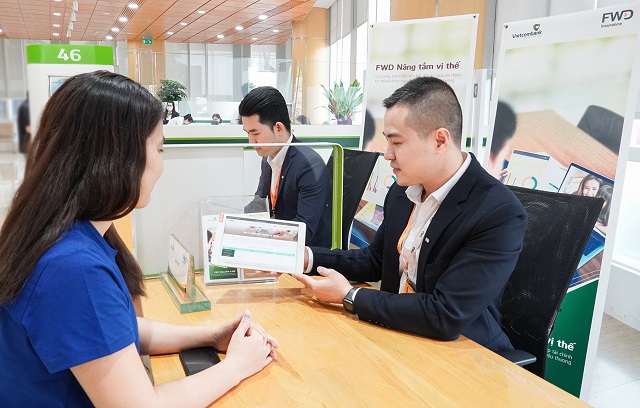 Vietcombank phân phối độc quyền sản phẩm bảo hiểm liên kết đầu tư 'FWD Nâng tầm vị thế'