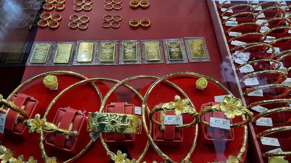 Giá vàng ngày 10/3: Bất ngờ quay đầu tăng vọt