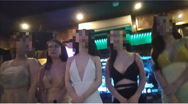 Hà Nội: Bất chấp lệnh cấm, một số quán bar, karaoke vẫn “lén lút” đón khách?