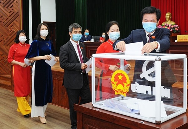 Đại biểu HĐND tỉnh Hải Dương bỏ phiếu kín bầu bổ sung chức danh Phó Chủ tịch UBND tỉnh.